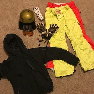 ❄️Burton Snowboard Gear❄️- pants and more.
